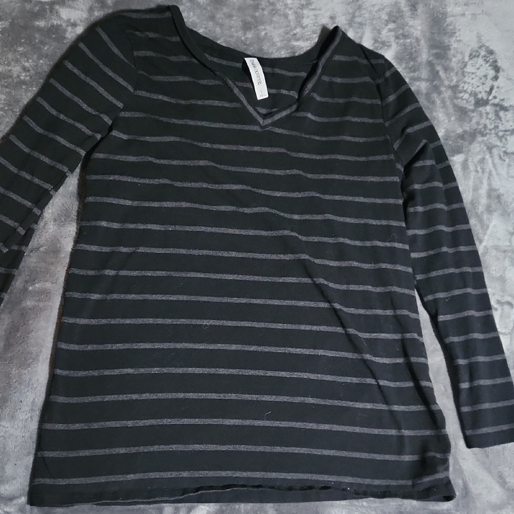 Zenana Outfitters Black and Gray Long Sleeve Top